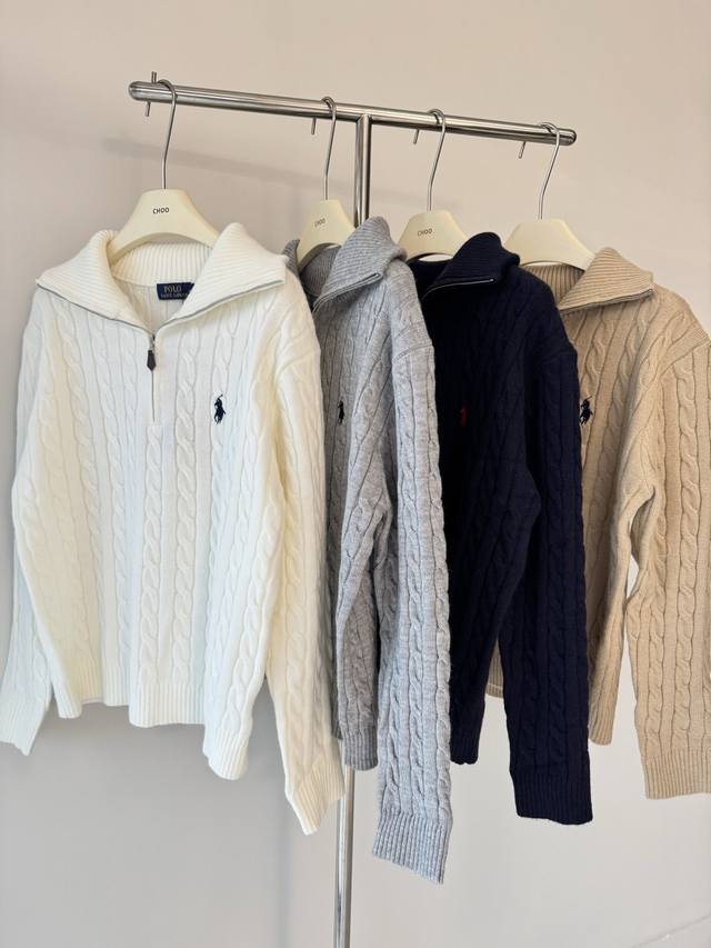 宽松版型，绞花宽度完全对版！纱线爽滑舒适并且非常的扎实！这个半开领也是火爆被种草！