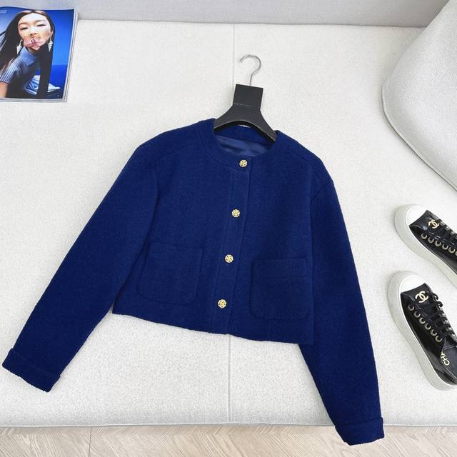 极简高知感穿搭 Lp20Ss 秋冬最新款老钱风穿搭气质毛呢夹克外套Yb开模的复古花纹纽扣点缀简洁大气 小短款休闲版型上身高挑又显瘦 帅气优雅百搭不挑人 推荐一系