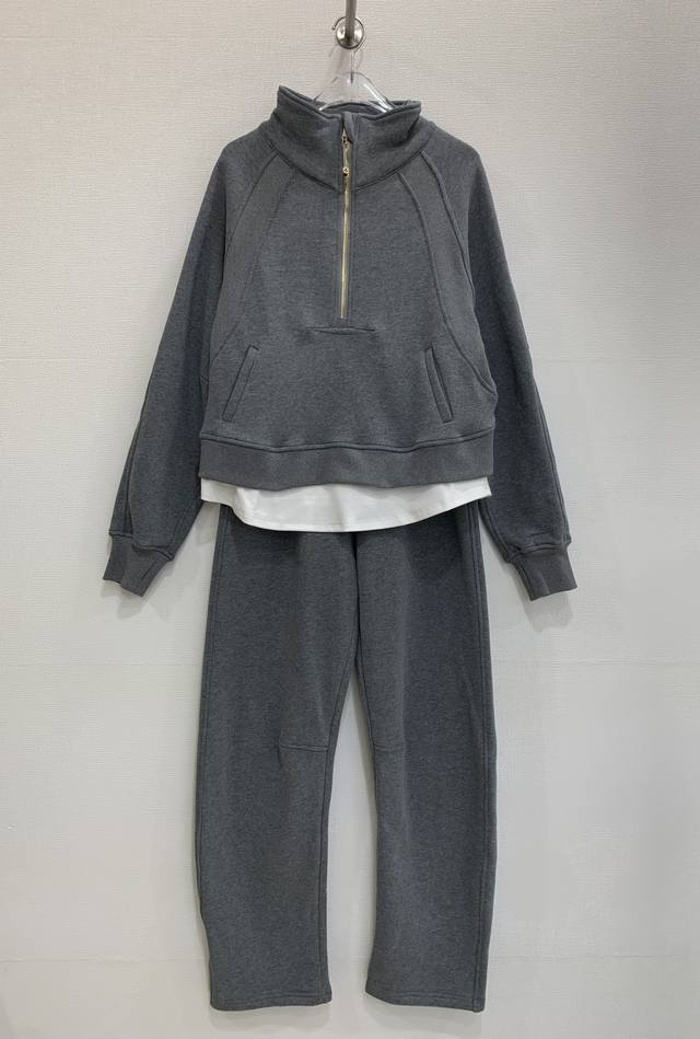 Lulu 简约时尚 半拉链立领 加绒棉质休闲运动套装 码数：S M L 码 M码:胸围104 衣长60 裤腰围66+ 裤长108