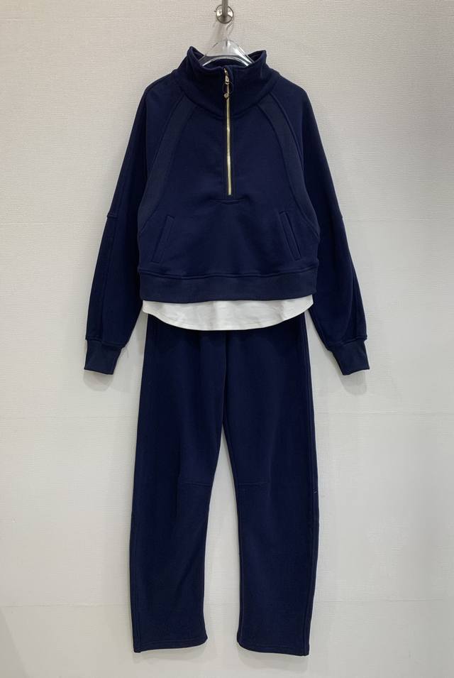 Lulu 简约时尚 半拉链立领 加绒棉质休闲运动套装 码数：S M L 码 M码:胸围104 衣长60 裤腰围66+ 裤长108