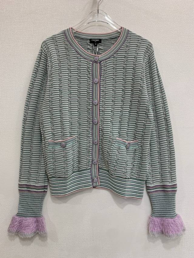Chane*双C纽扣 25秋冬新品 羊毛针织开衫 码数：36 38 40 36码:胸围88 衣长55