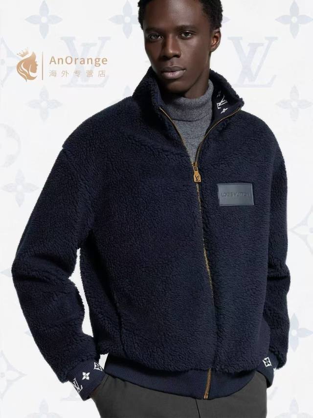Loui* Vuitto*25年新款 复古时髦 徽标Logo刺绣皮牌装饰 男女款泰迪羊羔毛夹克外套 码数：S M L Xl 码 M码胸围116 衣长70