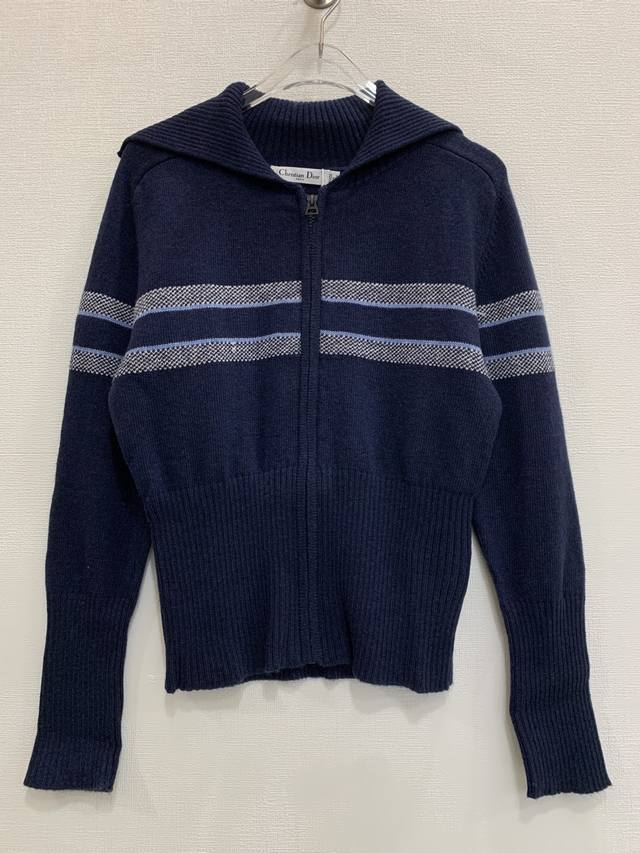 Dio*嵌花星星字母 羊毛针织开衫 码数：36 38 40 36码:胸围84 衣长56