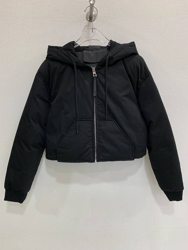 Loew* 高级简约 保暖时髦 短款连帽90白鸭绒羽绒服外套 码数：S M L 码 S码：胸围104 肩宽46 袖长53 衣长43