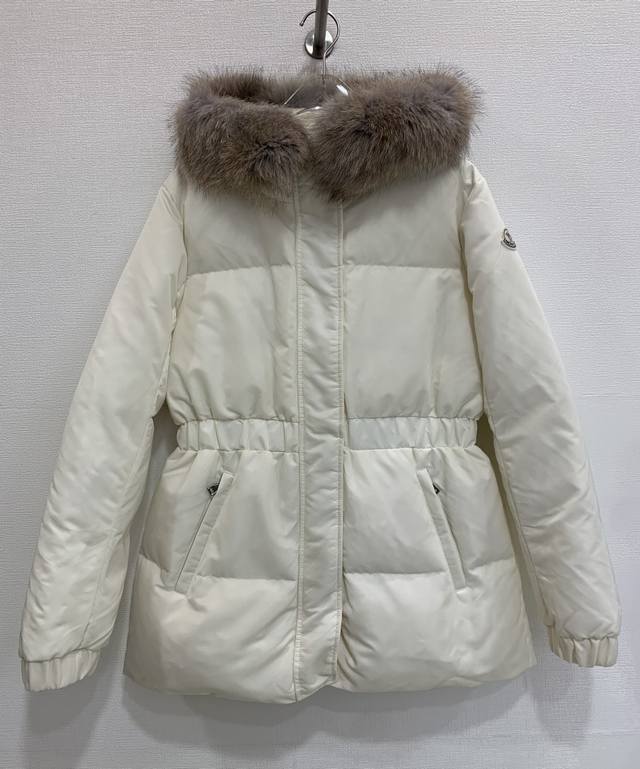 Moncle* 高级优雅 百搭保暖 狐狸毛领连帽收腰羽绒服外套 码数：1 2 3 4 码 2码:胸围96 腰围80+ 肩宽42 袖长60 衣长70