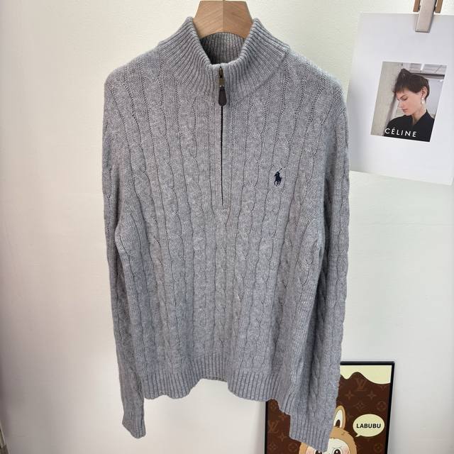 灰色：这是打造 高级感 和 知识分子风 的利器。它给人一种干净、克制、有距离感的时髦。灰色系对肤色的包容性也很强，尤其适合喜欢简约、清冷风格的人。