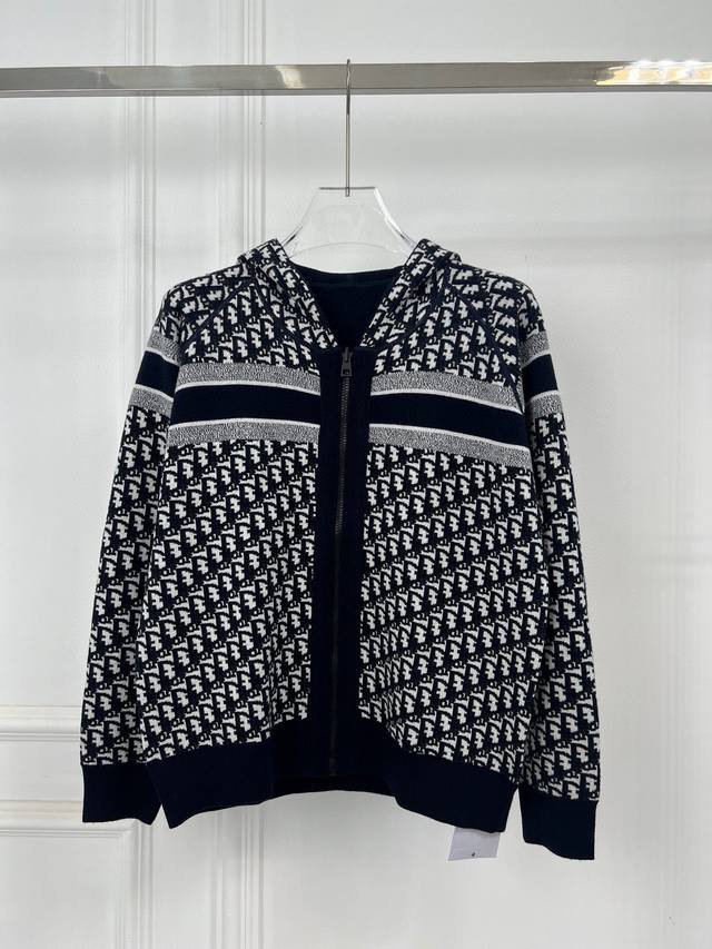 Dio双面羊绒开衫，2025秋冬最新系列！经典老花撞色字母针织V领开衫！满幅Monogram满幅提花超级经典极巨辨识度！定制进口羊毛混纺面料质感挺阔有型，质感细