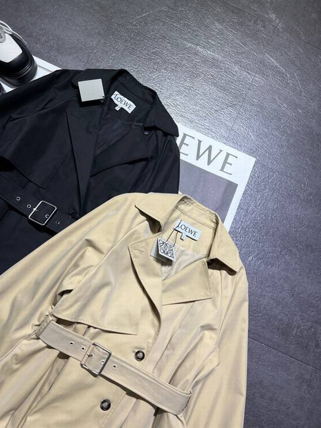 pp Loew*罗意威女装夹克轻质棉质华达呢拆卸腰带外套出货，高端版本，腰带收腰，上身超好看哦，花苞版型，强烈推荐，人手必备，两色Sml