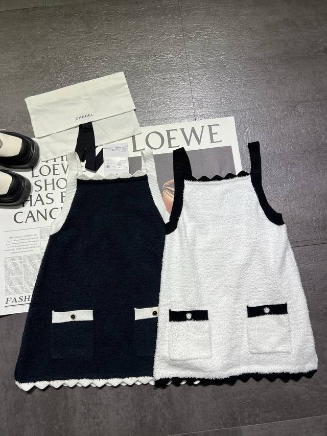 pp 原版开发Chan-*香奈儿 26C新款女款 撞色波浪边针织背心，高端版本，定制五金扣子，面料柔软亲肤，两色Sml