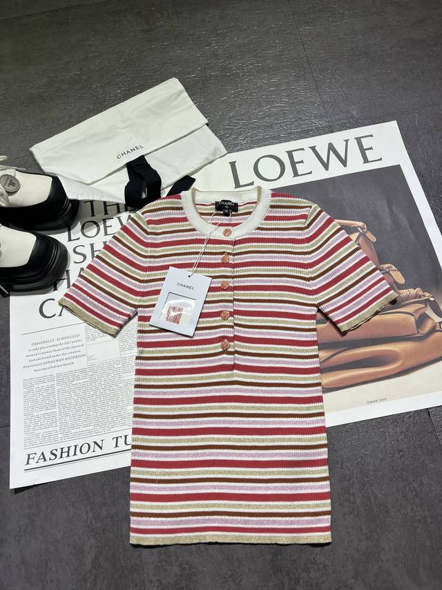 pp 原版开发系列款Chan**香奈儿 26C新款女款 撞色条纹短袖针织衫出货，背心，短袖，长袖一个系列出货，全定制面料，原版1:1开发，喜欢高版本的来，尺码S