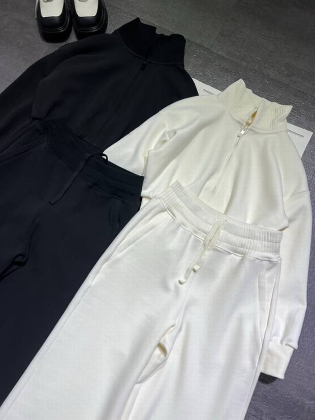 pp 套Alo超爆款套装出货啦，定制原版螺纹，降落伞裤型，上身超正，发图必卖款，出货就爆啦，采用米呢刷毛棉面料，手感柔软细腻，强烈推荐款，两色Sml