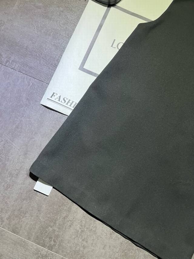 pp 原版开发Maison Margiel**马吉拉Mm*6女士V领无袖羊毛连衣裙出货，原版1:1出货，高端版本，羊毛面料，拿上手质感超好，顶级版本，现货Sml