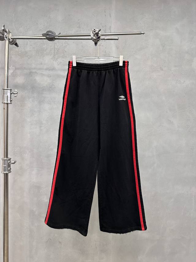 巴黎 ｜ 新款休闲卫裤，成衣洗水吊磨工艺加经典刺绣标，手工车侧杠，男女同款，尺码Sml