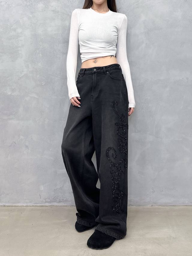 Acne ｜ 新款加绒牛仔裤，成衣洗水做旧工艺加大面积烫钻，加绒保暖牛仔复合面料，时尚休闲，尺码Sml