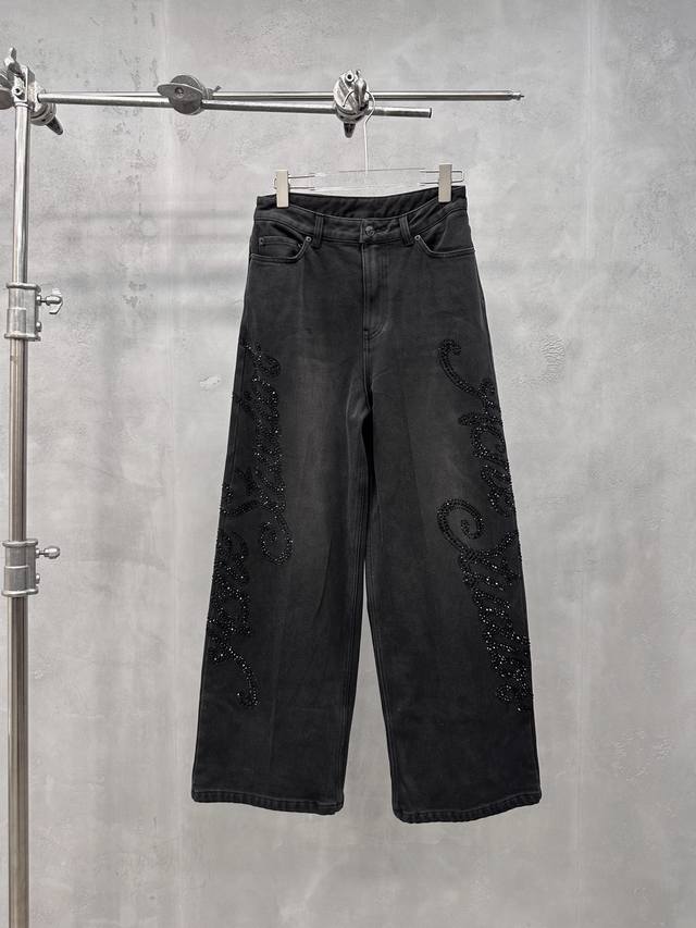 Acne ｜ 新款加绒牛仔裤，成衣洗水做旧工艺加大面积烫钻，加绒保暖牛仔复合面料，时尚休闲，尺码Sml