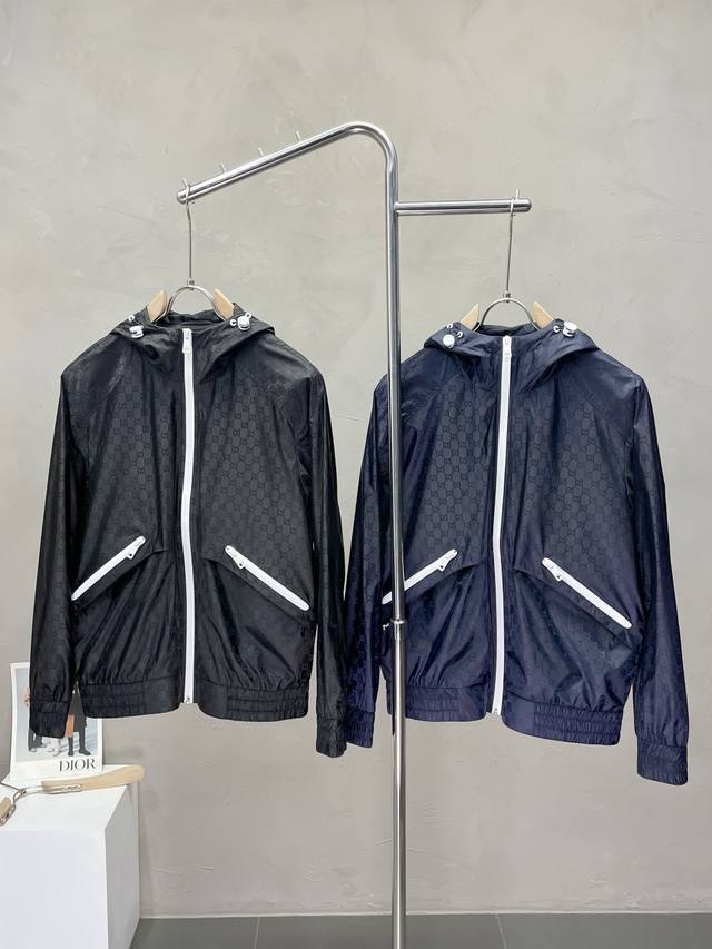 Gucci古驰独家专供新款原单男士休闲春秋连帽夹克 透气舒适 高端定制 高版本 时尚百搭爆款进口面料 手感超柔软细腻 穿着亲肤舒适 高端精品 代工厂p精细做工