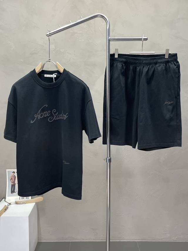 套。 Acne Studios独家专供新款专柜同款春夏套装，高级感满满！细节精致高档，做工无可挑剔！进口面料 立体精致细腻。原版高端双面平纹针织面料很显高级！面