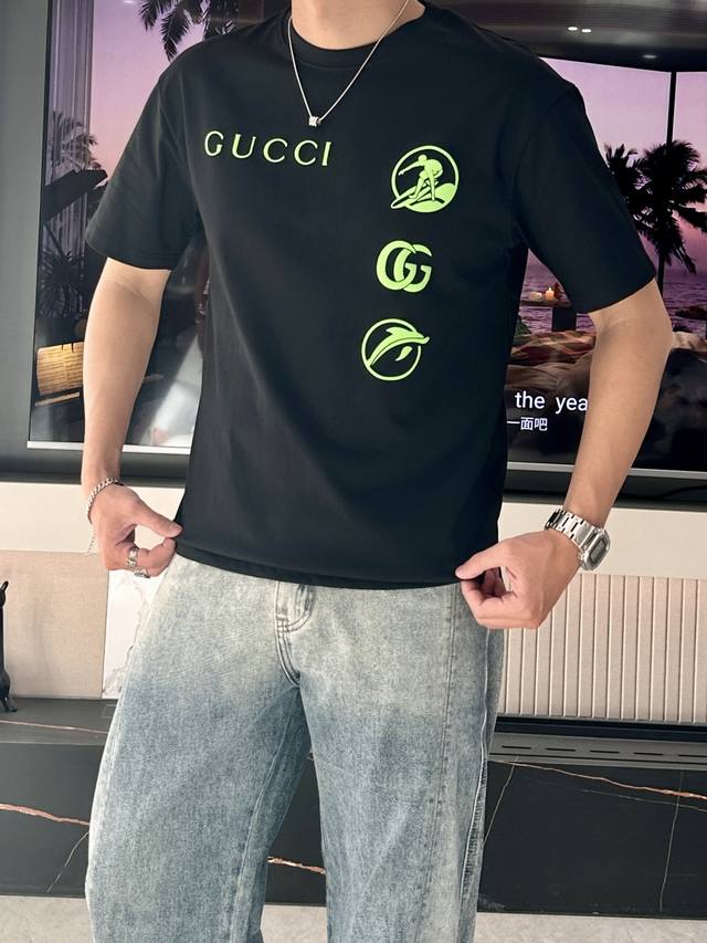 Gucc 官网同款 官网同款 官网同款 重磅推荐！2025Ss夏装新品 专柜在售 最新系列图案Logo短袖T恤 必须人手一件的节奏！进口顶极精梳棉面料，极为亲肤
