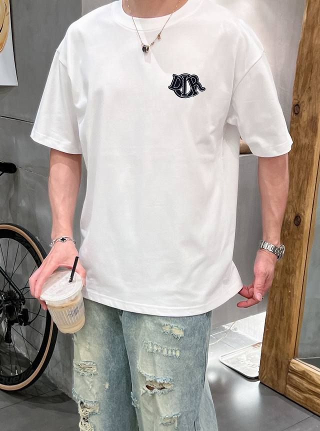 Christian Dior迪奥 25Ss新款经典印花短袖，明星穿搭款，采用双纱纯棉280G，印花工艺，面料颜色定制定染，不缩水不退色。手感舒服，质感超强潮男潮