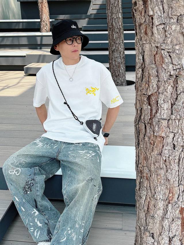 鸟家 2025春夏新款首发专柜最新款短袖圆领T恤 高端订制 设计前卫时尚！品牌Logo重工艺设计 高端定制面料.手感柔软.穿着舒适.专柜级别精致车线.做工精细.