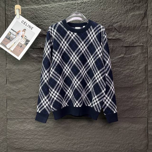 顶级版本 巴宝莉2025新款经典菱形格情侣款针织圆领毛衣 高版本高版本 面料采用32支棉纱混纺材质，亲肤不扎身，不起球、 手感很柔软、超级舒服 时尚又个性 超级