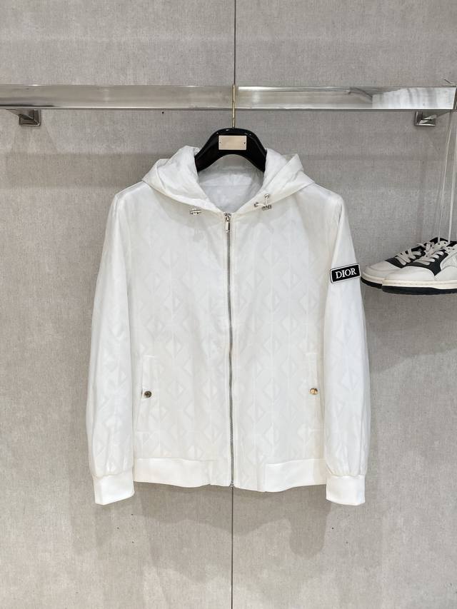 迪奥、2025新品夹克外套，时尚帅气，袖口刺绣装饰字母Logo，简约百搭款，定制原版面料，不仅挺括，保持潮流的廓形，又穿着舒适，纱织更细腻，码数M-3Xl