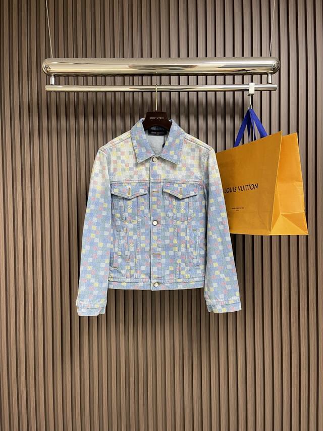 外套p 牛仔裤p460 Lv 2025Ss新款卡车牛仔夹克牛仔裤套装，取材水洗丹宁布，将 Marque L.Vuitton Deposee 标识融入Vers D