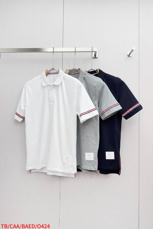 O424 Tb 汤姆布朗 25Ss新款春夏短袖 最高版本客供定制 高端丝光珠地棉面料。简单时尚款，螺纹拼色螺纹配色超级好看！经典Logo的设计 简单大方的款式！