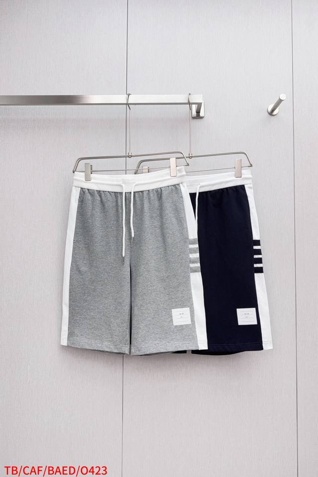 O423 Tb 拼色罗纹四杠 休闲短裤 纯棉360克面料，定制纯棉一体提花腰头，系绳子五金头可360度转动，高端品质 大货实拍 码数12345 两色 藏青 浅灰