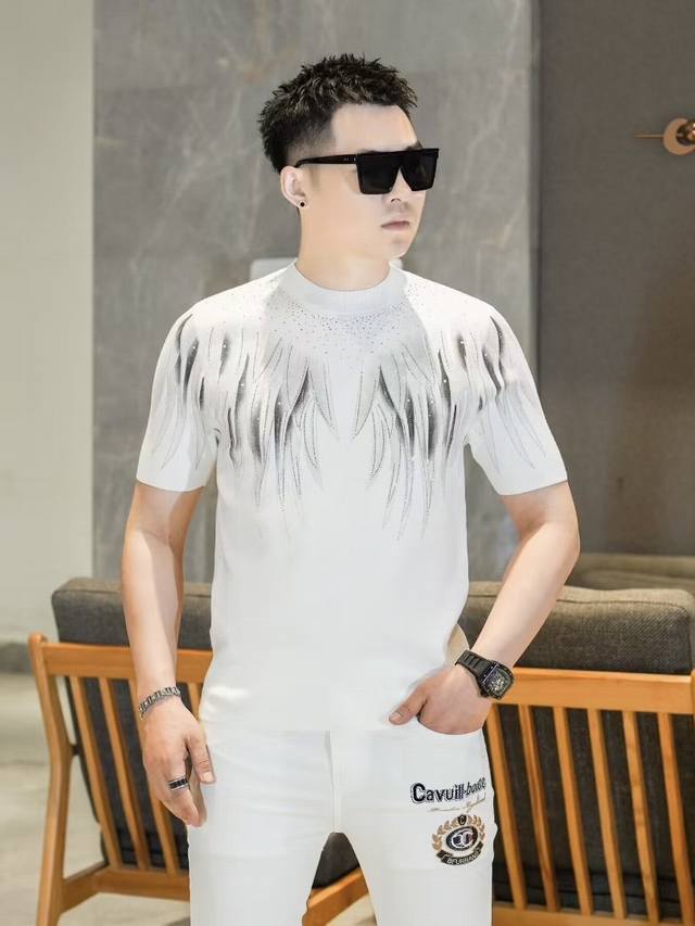 Givenc*纪*梵希 2025Fw秋冬新品 男士时尚休闲进口桑蚕丝短袖针织衫，时髦感与时俱来,时刻以别样的姿态引人注目.客供piquet针织面料,工艺针织绗缝