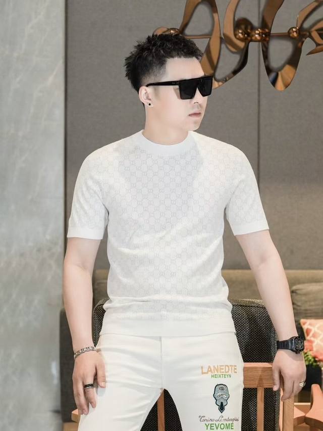 Guc*古*齐 2025Fw秋冬新品 男士时尚休闲进口桑蚕丝短袖针织衫，时髦感与时俱来,时刻以别样的姿态引人注目.客供piquet针织面料,工艺针织绗缝设计让手