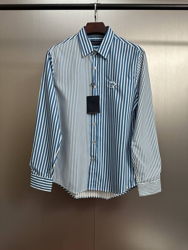 Louis Vuitton25Ss拼缝条纹衬衫 正品13400购入，定制平纹压纹面料，75D衬布，模板刺绣，布匹直喷，定制1：1亮片纽扣，定制1：1尾竹，定制1