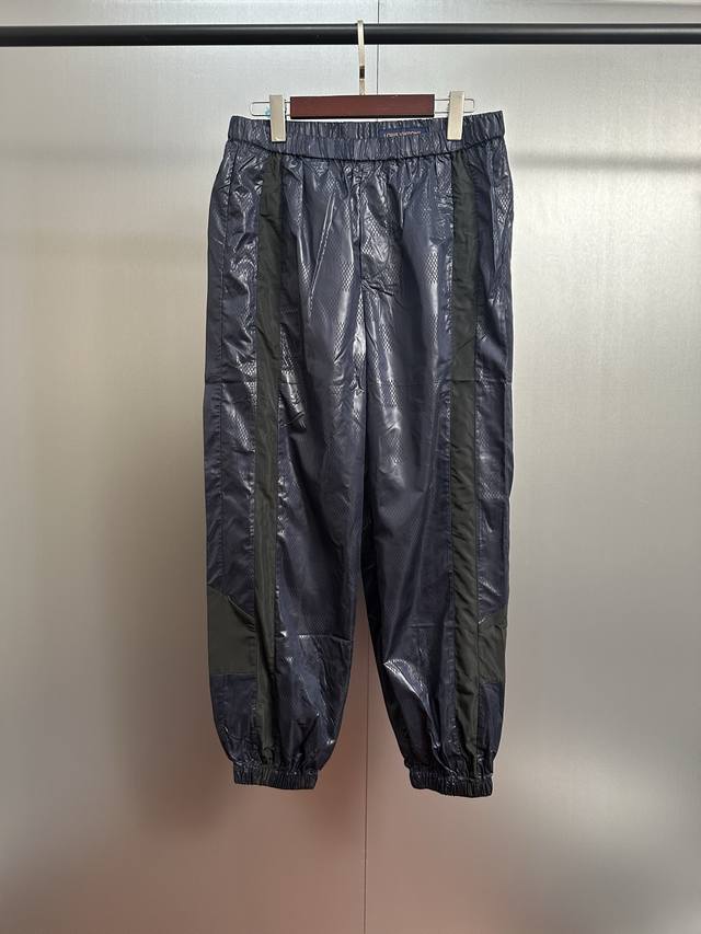 Louis Vuitton25Ss早春运动裤 正品10800购入，定制方格科技尼龙提花布，细格里布，提花面料，面料拼接，定制1：1拉链、定制1：1商标，合身版型