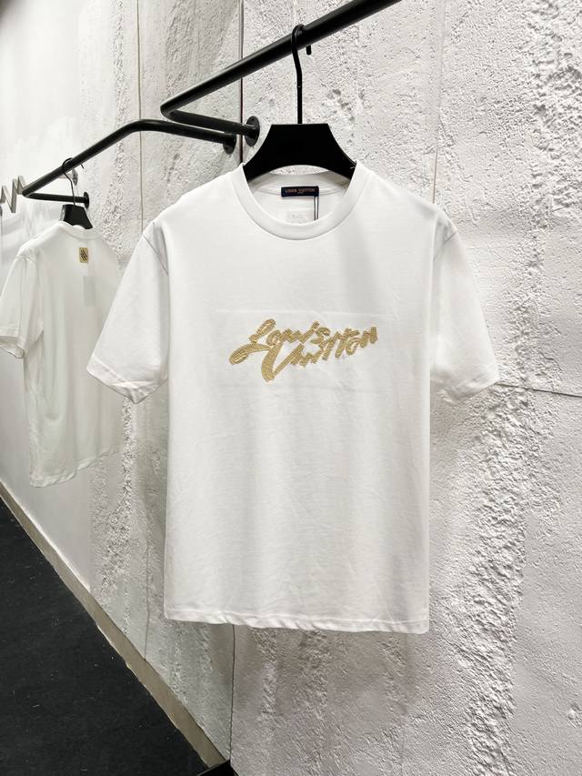 Louis Vuitton*路易威登 Lv拉菲草刺绣短袖T恤 定制280克32支全棉双纱紧密爽滑面料 布面干净 布纹清晰 手感非常细腻扎实 更加力挺 舒适透气不