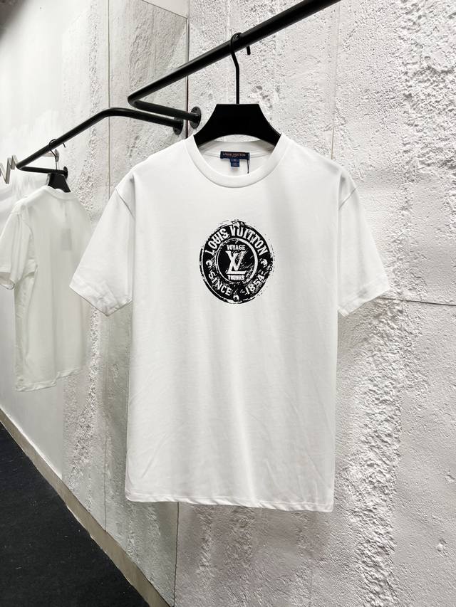 Louis Vuitton*路易威登 Lv新款印章短袖T恤 定制280克32支全棉双纱紧密爽滑面料 布面干净 布纹清晰 手感非常细腻扎实 更加力挺 舒适透气不易