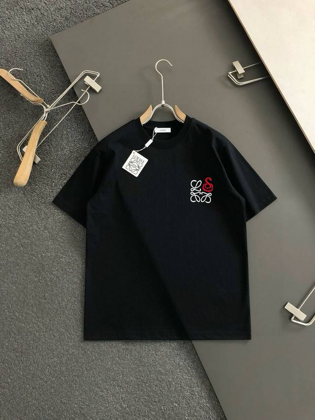 Low 2025Ss春夏最新款圆领时尚短袖T恤，官网同步，专柜纯棉面料！贴肤舒适，耐看又好穿，经典简约Logo设计，原厂工艺一丝不苟，型男必备单品 码数M-3X