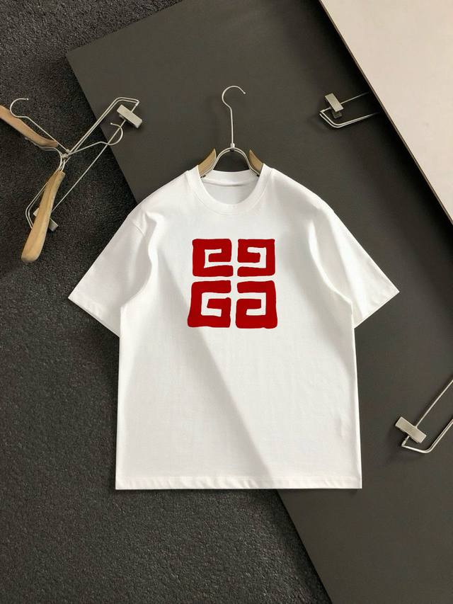 Gvc 2025Ss春夏最新款圆领时尚短袖T恤，官网同步，专柜纯棉面料！贴肤舒适，耐看又好穿，经典简约Logo设计，原厂工艺一丝不苟，型男必备单品 码数M-3X