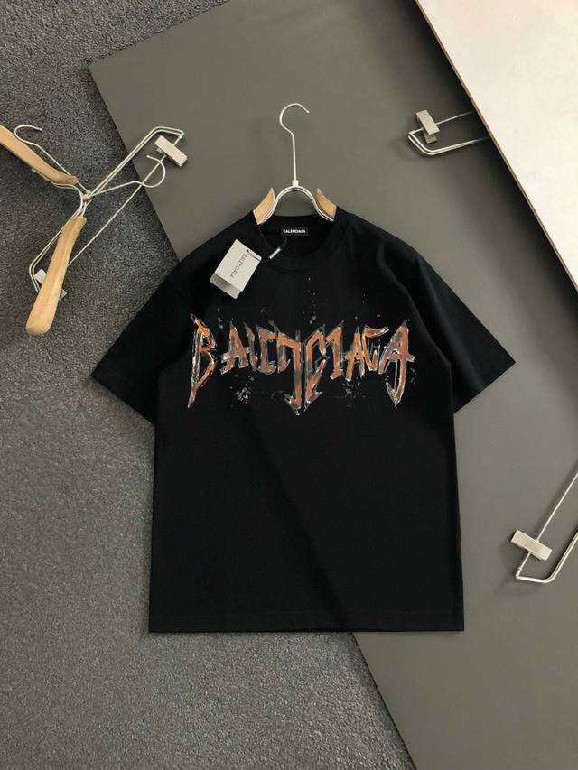 Bal 2025Ss春夏最新款圆领时尚短袖T恤，官网同步，专柜纯棉面料！贴肤舒适，耐看又好穿，经典简约Logo设计，原厂工艺一丝不苟，型男必备单品 码数M-3X