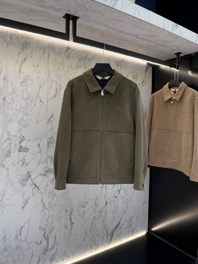 主推 Lp 呢绒 秋款2025最新款时尚设计师款处处细节显工艺足够的高级 结构性剪裁的设计改变来展现男士多样的形象变化，修身利落、剪裁合体，满足时下正流行的多层