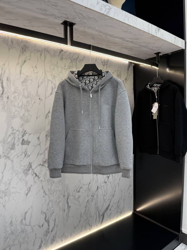 主推 Dior 呢绒 秋款2025最新款时尚设计师款衬衫处处细节显工艺足够的高级 结构性剪裁的设计改变来展现男士多样的形象变化，修身利落、剪裁合体，满足时下正流