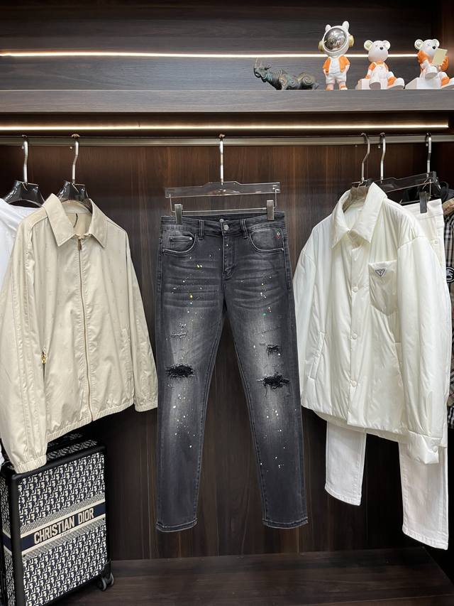 主推 pp 独家专供新款菲利普潮男时尚休闲牛仔裤，高端欧版原单裤子，潮流时尚休闲裤子 透气舒适度高，细节无可挑剔，品牌元素设计理念，体现高品质。呈现休闲裁剪，上