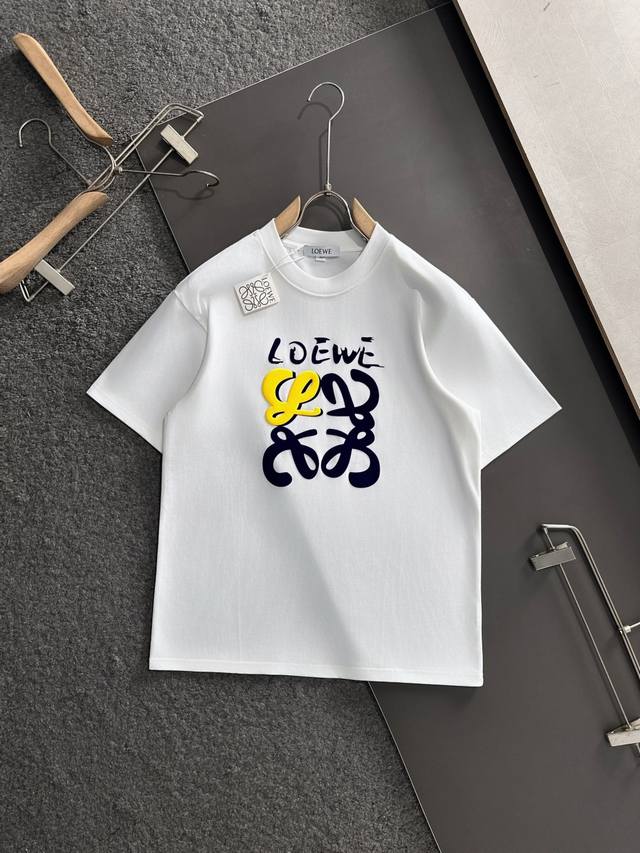 Low 2025Ss春夏最新款圆领时尚短袖T恤，官网同步，专柜纯棉面料！贴肤舒适，耐看又好穿，经典简约Logo设计，原厂工艺一丝不苟，型男必备单品 码数M-4X