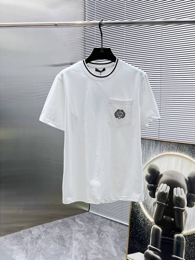 杜嘉班纳 Dg 2025Ss夏季新款 半袖 体恤 短袖 圆领T恤，高端版本！专柜定制面料 透气舒适度高，细节无可挑剔，品牌元素设计理念，体现高品质。手感细腻柔软