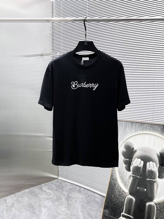 巴宝莉 Burberry 2025Ss新款 半袖 体恤 短袖 圆领 T恤，高端版本！专柜定制面料 透气舒适度高，细节无可挑剔，品牌元素设计理念，体现高品质。手感