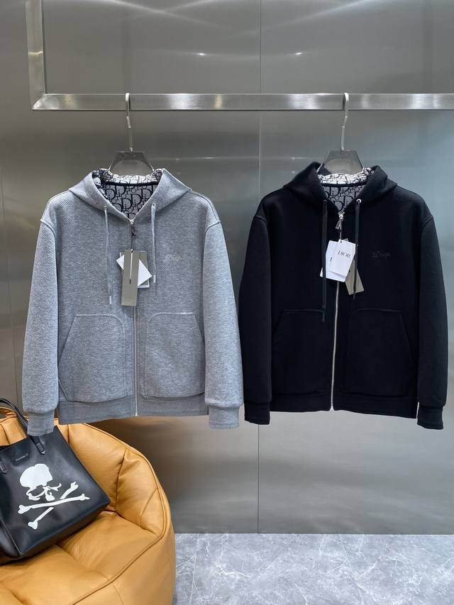 迪家 2025早秋最新款独家新款迪奥潮男时尚连帽夹克外套，高端提花版本！潮流时尚休闲外套 精准高品质提花工艺让Logo和面料合为一体，透气舒适度高，细节无可挑剔