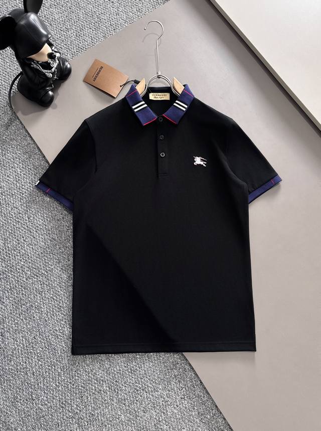 巴宝莉25Ss新款春夏短袖翻领T恤polo，最高版本客供定制高端朱地面料简单时尚款，拼色螺纹超级好看！胸前配色战马经典Logo简单大方的款式！满满的高级感，四季