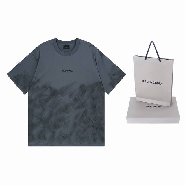 实拍图 顶级版本.官网品质 Balenci*Ga 巴黎#2025新款 前后字母Logo刺绣手绘涂鸦做旧短袖T恤，设计感十足 欢迎对比。注意面料采用正口环保染料，