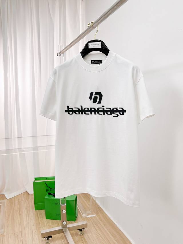 市场有仿版认准工艺和面料 巴黎家2025新款原单男士休闲打底短袖T恤！高端定制 高版本 时尚百搭爆款宽松版型原版进口420克双股纯棉面料 螺纹袖口.领口衣摆 手