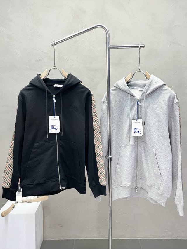 Burberry巴宝莉独家专供最新时尚春秋织带饰边连帽卫衣外套 经典设计感与颜值爆棚的外套，品质更是无法挑剔品控可以直接入手，不容过错的高端臻品！通过细节图片便