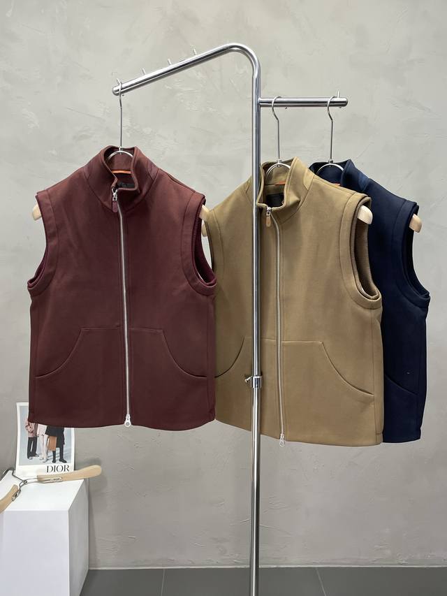 Lp-Loro piana 诺悠翩雅独家专供最新时尚秋冬马甲 经典设计感与颜值爆棚的外套，品质更是无法挑剔品控可以直接入手，不容过错的高端臻品！通过细节图片便可